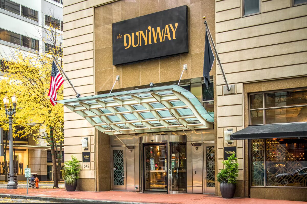 duniway-exterior-entrance