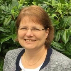 Mary Rowe headshot